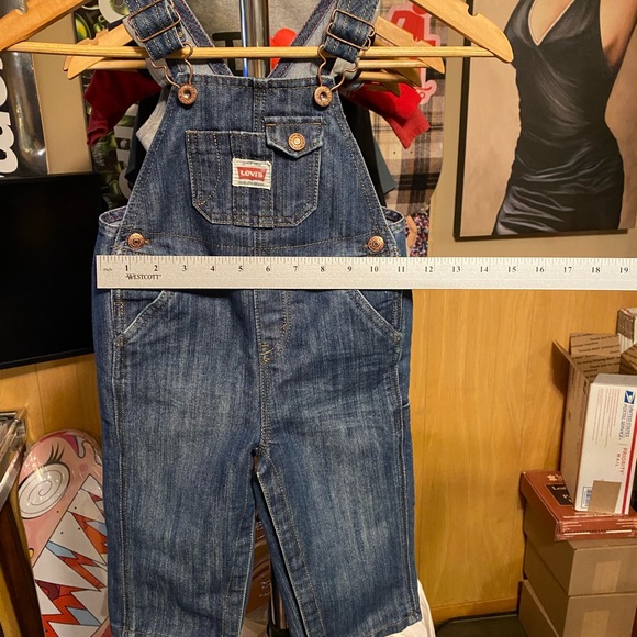 Boys Levi’s overall 24 months snaps - Picture 2 of 6